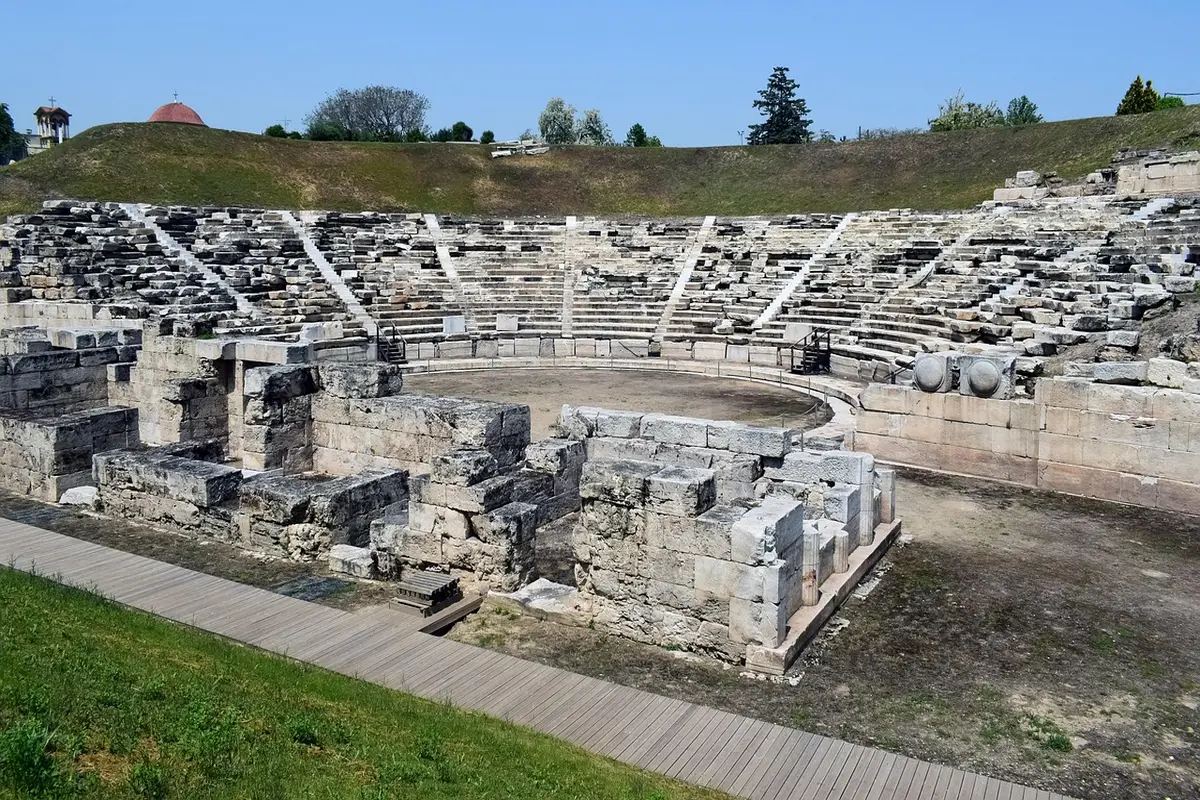 qual altura de larissa manoela