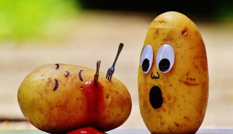 Sonhar com facada nas costas Entenda o significado completo